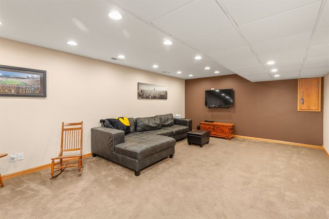 1006 4th Avenue NW, Altoona, IA 50009