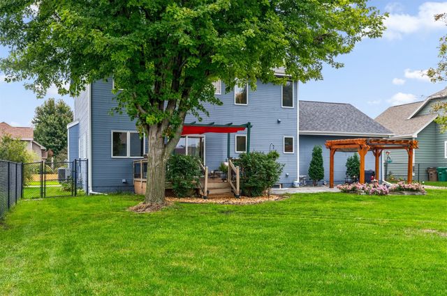 1006 4th Avenue NW, Altoona, IA 50009