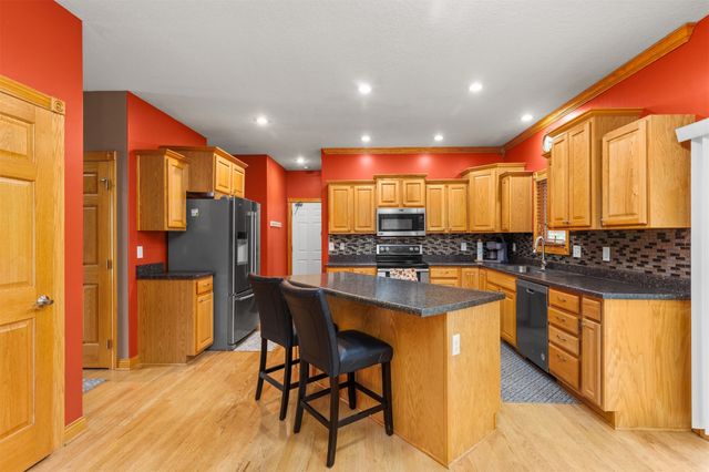 1006 4th Avenue NW, Altoona, IA 50009