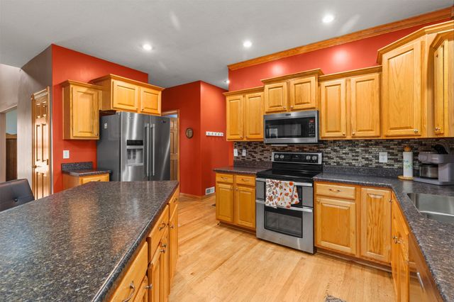 1006 4th Avenue NW, Altoona, IA 50009