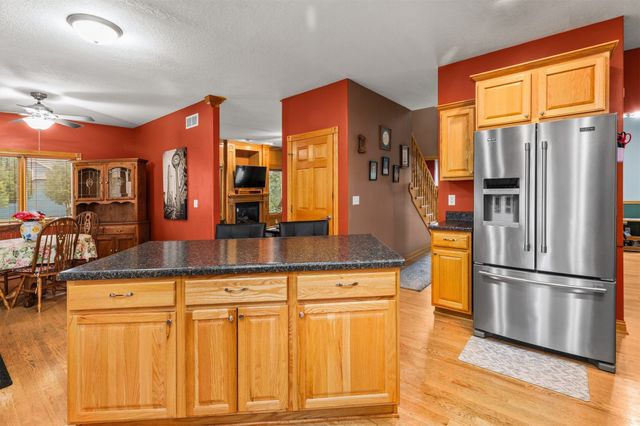 1006 4th Avenue NW, Altoona, IA 50009