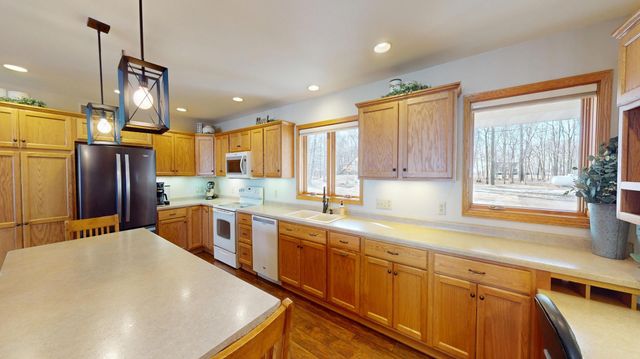 64562 270th Street, Alden, MN 56009