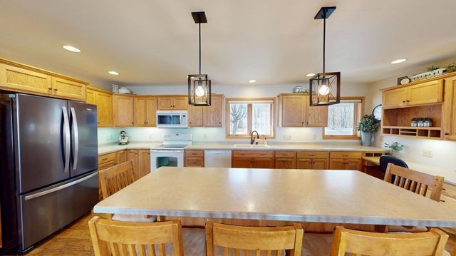 64562 270th Street, Alden, MN 56009