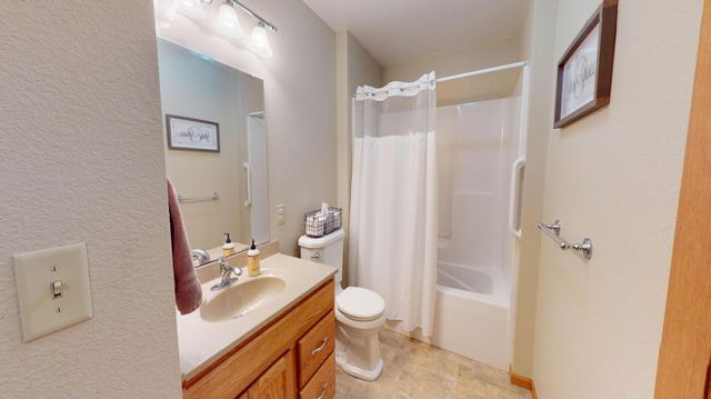 64562 270th Street, Alden, MN 56009