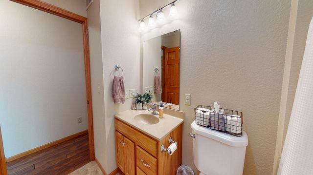 64562 270th Street, Alden, MN 56009