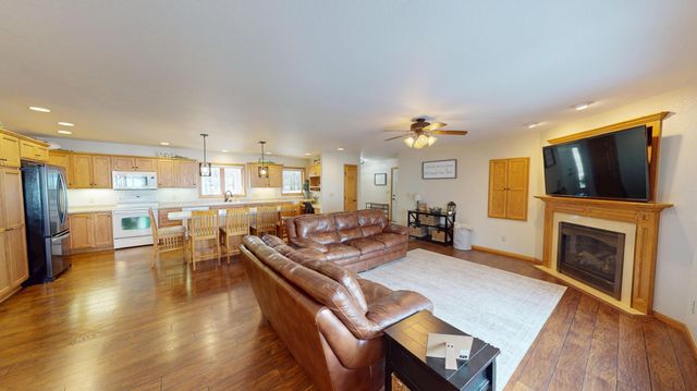 64562 270th Street, Alden, MN 56009