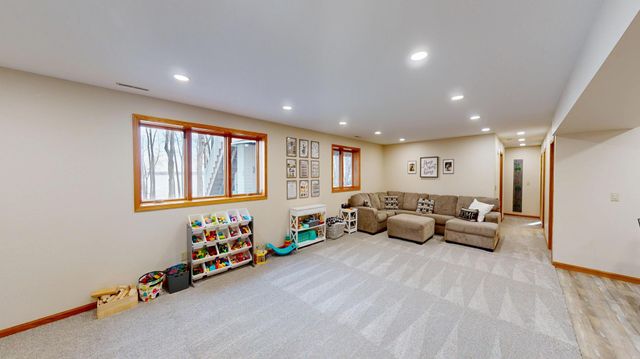 64562 270th Street, Alden, MN 56009