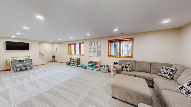 64562 270th Street, Alden, MN 56009