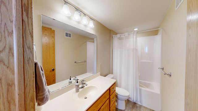 64562 270th Street, Alden, MN 56009