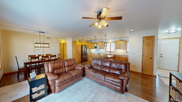 64562 270th Street, Alden, MN 56009