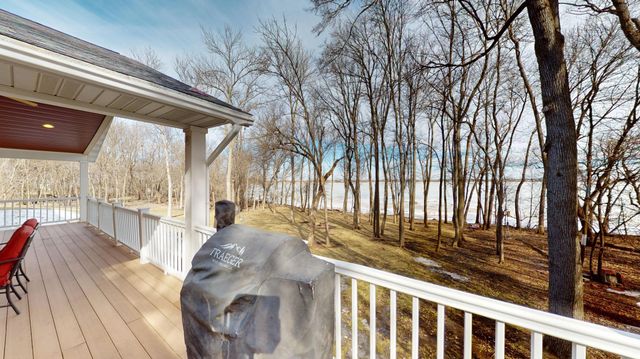 64562 270th Street, Alden, MN 56009