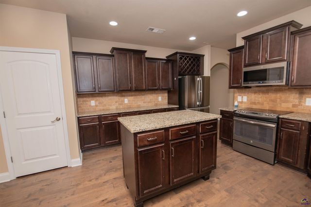 212 Chrisopher Luke Circle, Perry, GA 31069
