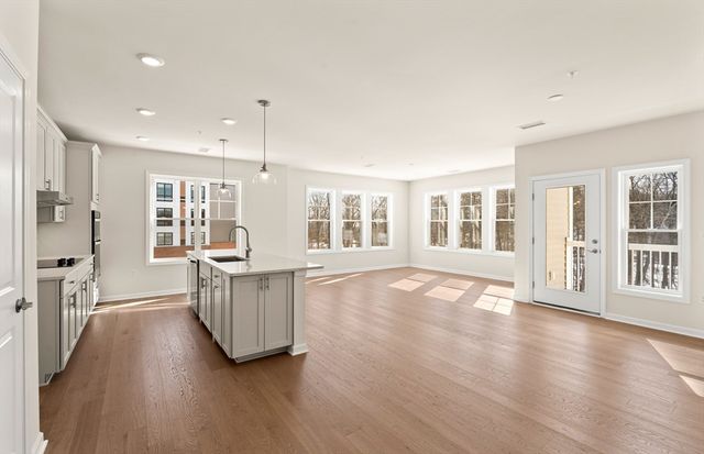 5 Peters Farm Way 407, Westborough, MA 01581