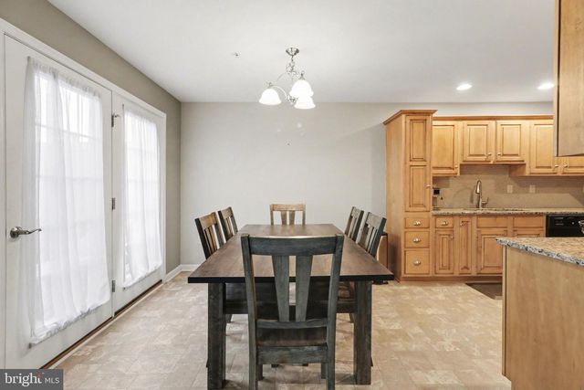 5260 MENDENHALL DR, Mechanicsburg, PA 17050