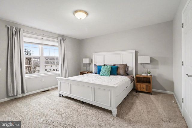 5260 MENDENHALL DR, Mechanicsburg, PA 17050