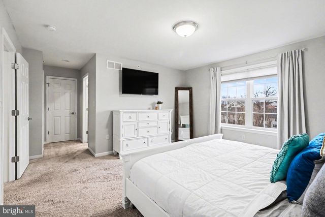 5260 MENDENHALL DR, Mechanicsburg, PA 17050