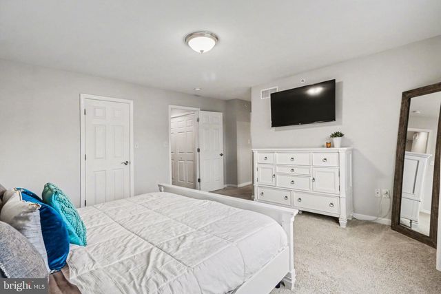 5260 MENDENHALL DR, Mechanicsburg, PA 17050