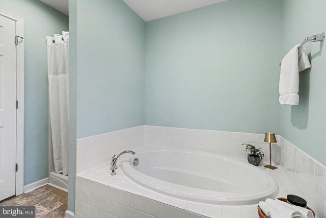 5260 MENDENHALL DR, Mechanicsburg, PA 17050