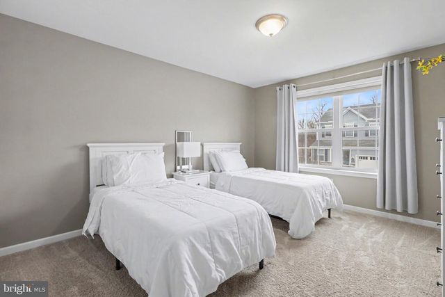 5260 MENDENHALL DR, Mechanicsburg, PA 17050