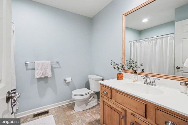 5260 MENDENHALL DR, Mechanicsburg, PA 17050