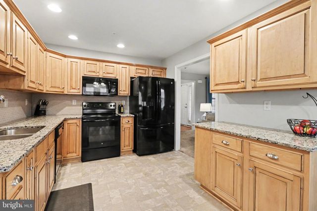 5260 MENDENHALL DR, Mechanicsburg, PA 17050