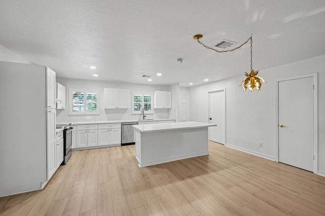 7007 Sharpview Drive, Houston, TX 77074