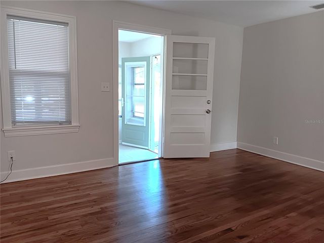 5244 6TH AVENUE N, St Petersburg, FL 33710