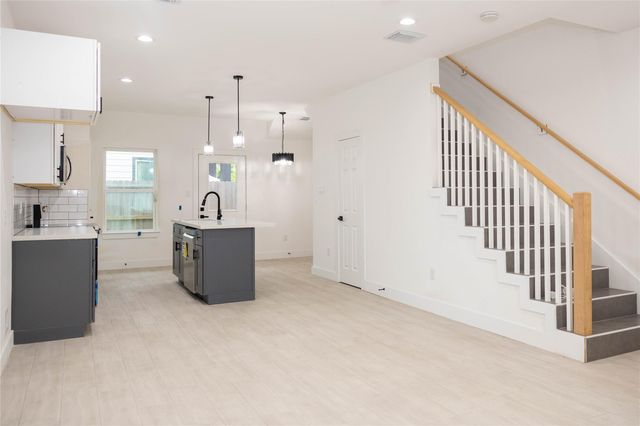 8208 Knox Street, Houston, TX 77088