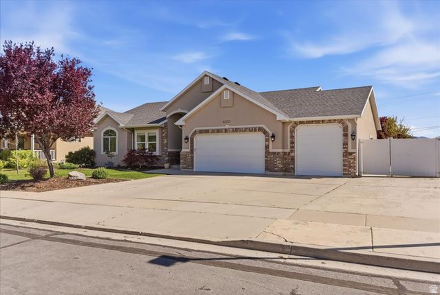 4921 W WOODRIDGE DR, South Jordan, UT 84009