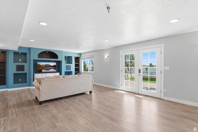 4921 W WOODRIDGE DR, South Jordan, UT 84009