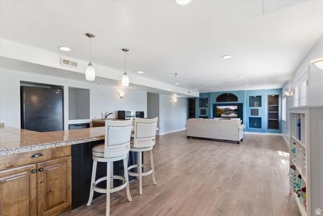 4921 W WOODRIDGE DR, South Jordan, UT 84009