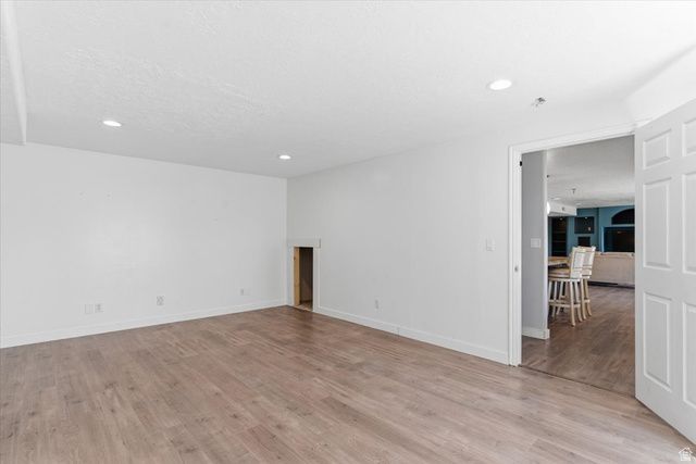 4921 W WOODRIDGE DR, South Jordan, UT 84009