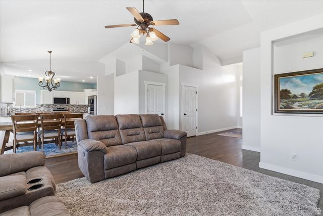 4921 W WOODRIDGE DR, South Jordan, UT 84009