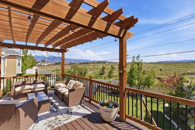 4921 W WOODRIDGE DR, South Jordan, UT 84009