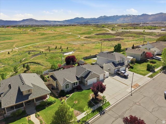4921 W WOODRIDGE DR, South Jordan, UT 84009
