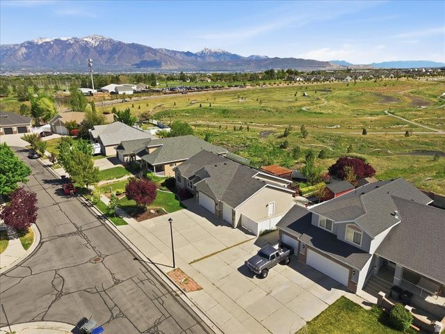 4921 W WOODRIDGE DR, South Jordan, UT 84009