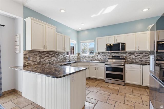 4921 W WOODRIDGE DR, South Jordan, UT 84009