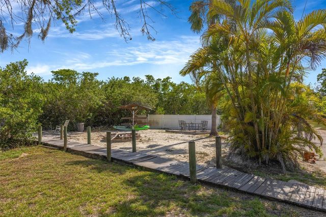 815 2ND AVENUE NW, Ruskin, FL 33570