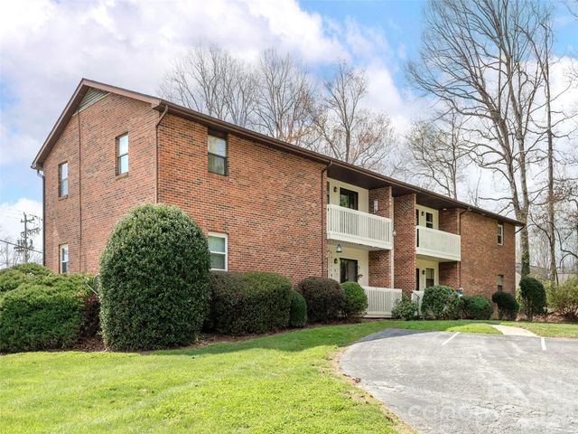 103 Oakwood Place 4, Hendersonville, NC 28792