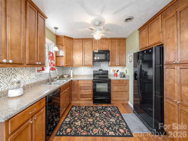 103 Oakwood Place 4, Hendersonville, NC 28792