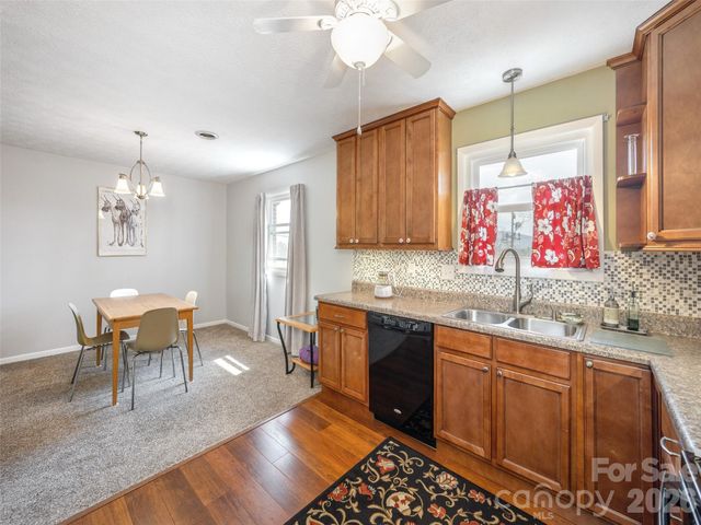 103 Oakwood Place 4, Hendersonville, NC 28792