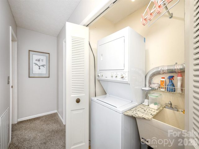 103 Oakwood Place 4, Hendersonville, NC 28792