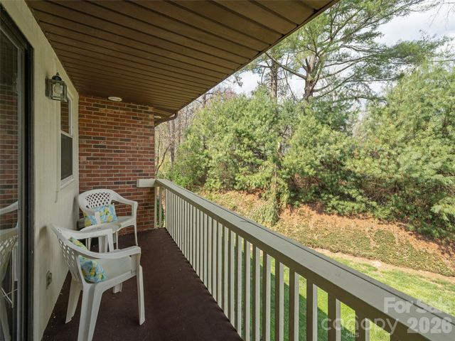 103 Oakwood Place 4, Hendersonville, NC 28792