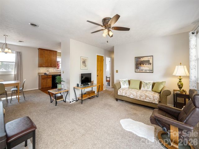 103 Oakwood Place 4, Hendersonville, NC 28792