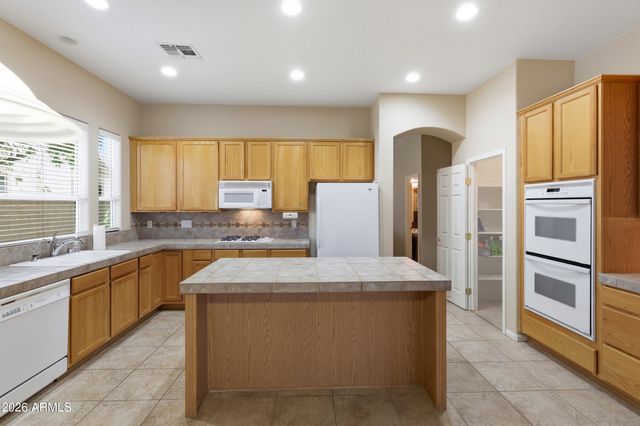 8056 W LOUISE Drive, Peoria, AZ 85383