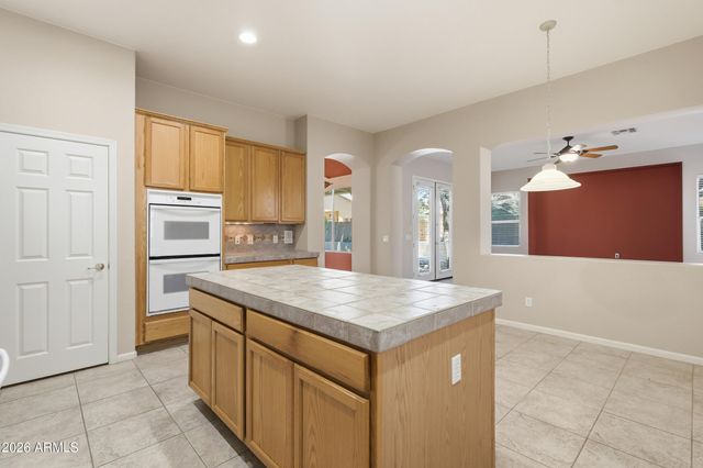 8056 W LOUISE Drive, Peoria, AZ 85383