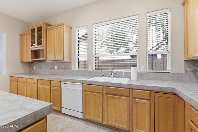 8056 W LOUISE Drive, Peoria, AZ 85383