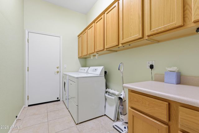 8056 W LOUISE Drive, Peoria, AZ 85383