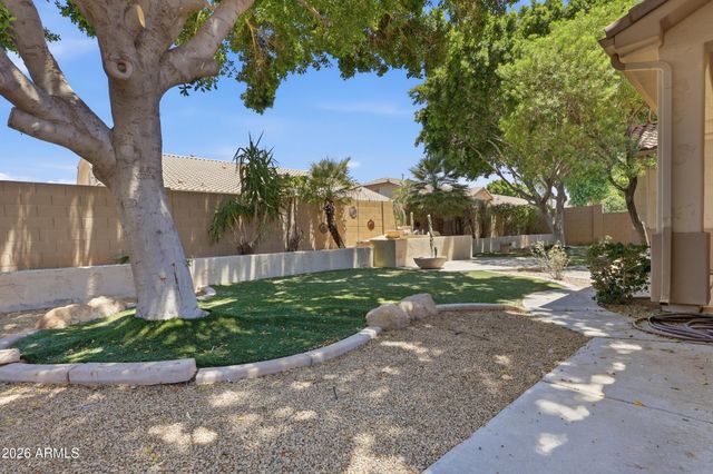 8056 W LOUISE Drive, Peoria, AZ 85383