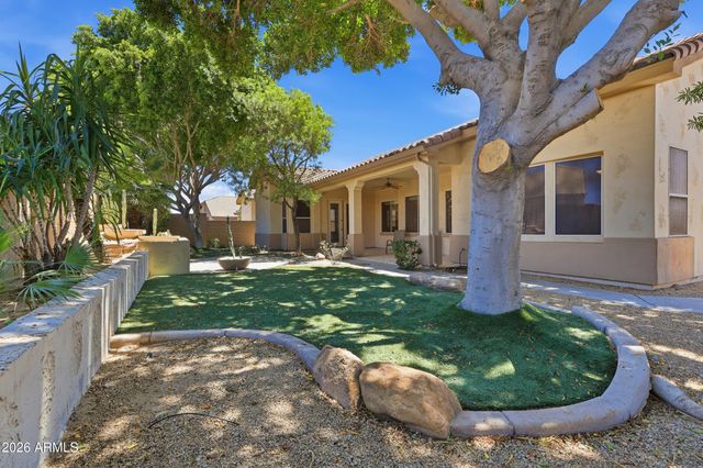 8056 W LOUISE Drive, Peoria, AZ 85383
